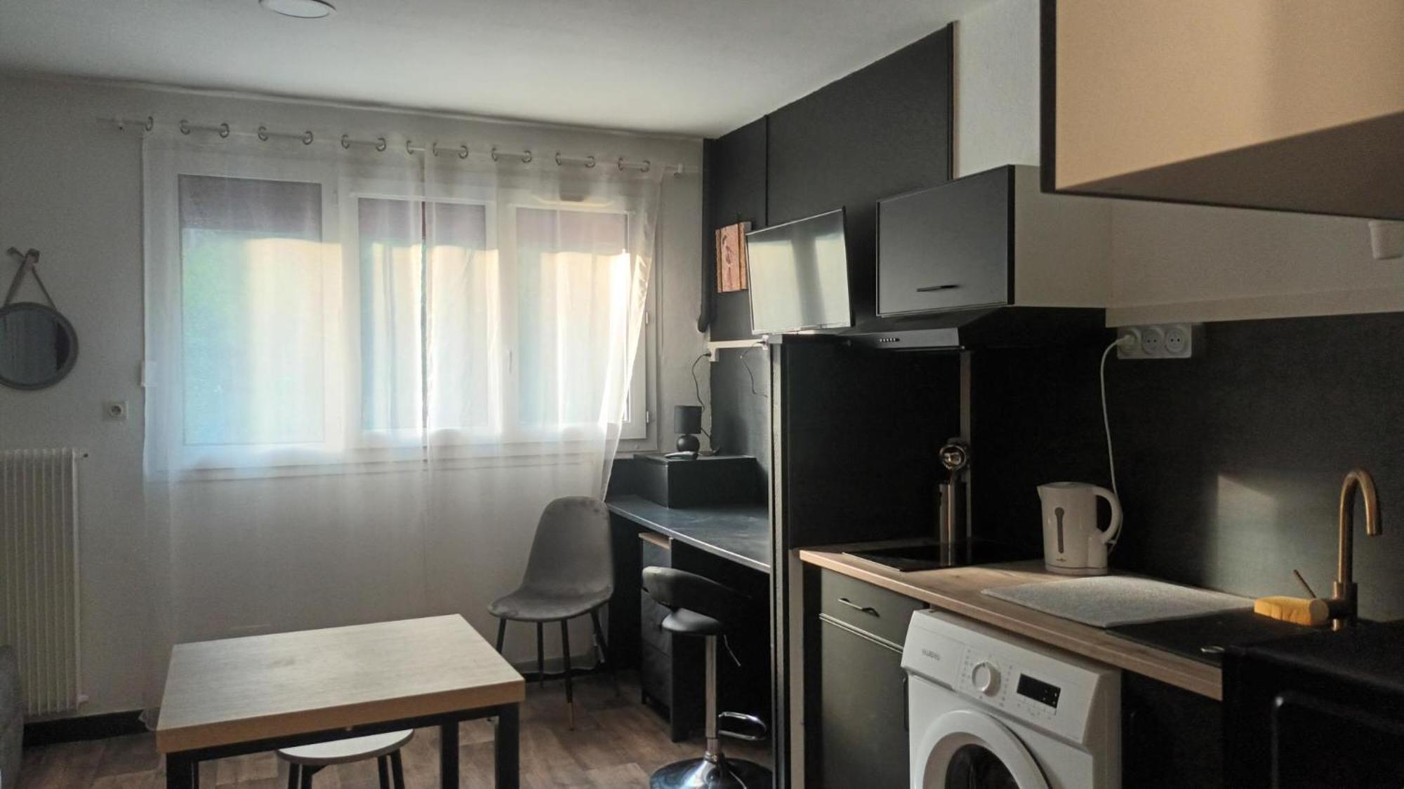 Appartement T1 Proche De Vulcania Pontaumur Exterior foto