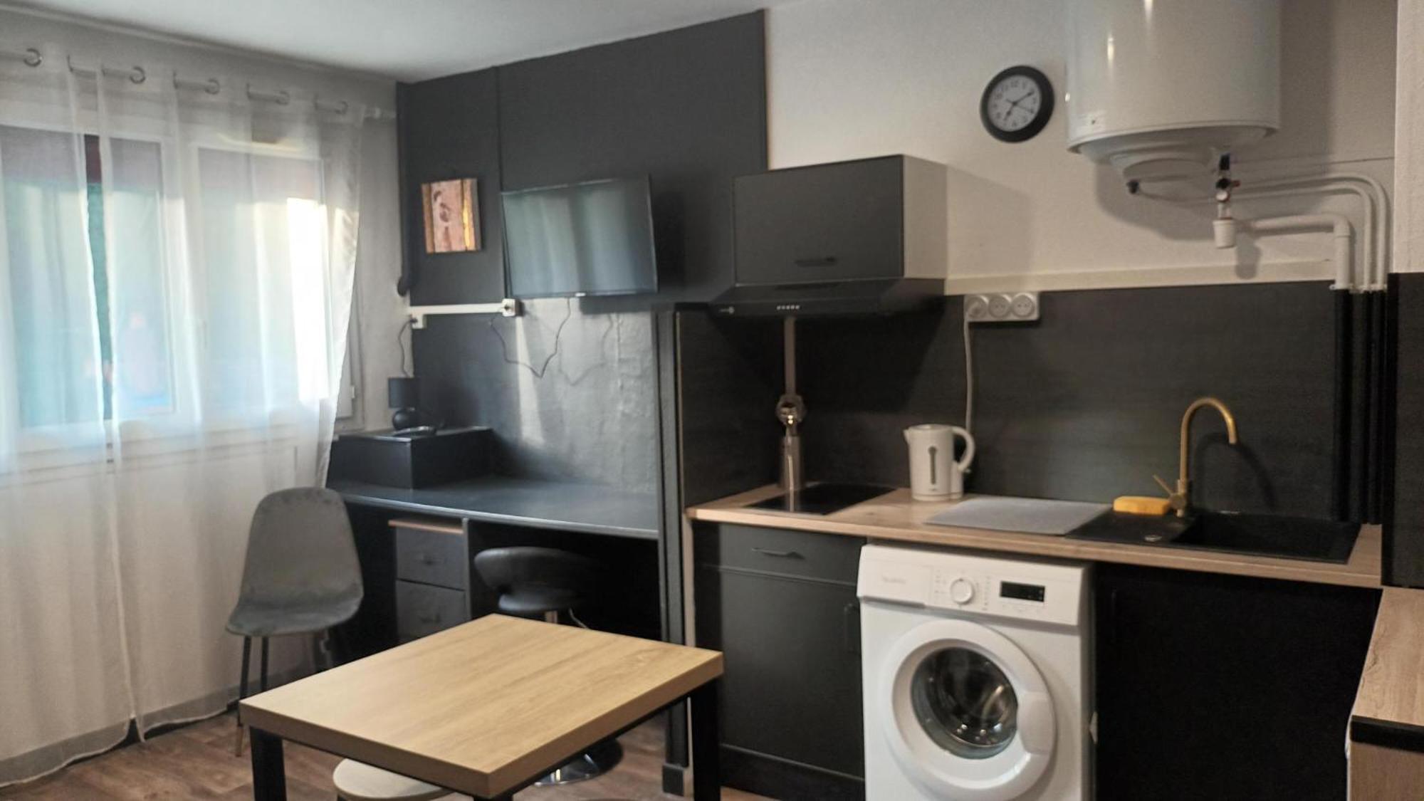 Appartement T1 Proche De Vulcania Pontaumur Exterior foto